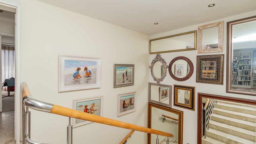 6 Bedroom Property for Sale in Bloubergstrand Western Cape